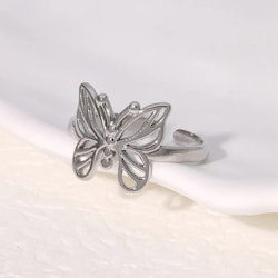 Öppen silverring med skir fjäril
