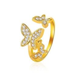 Glittrande ring med dansande fjäril