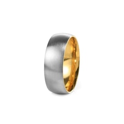 Elegant ring i rostfritt stål och guldton