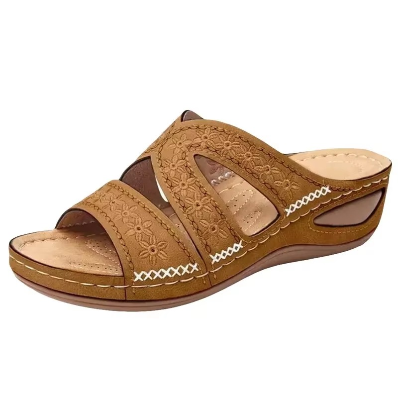 Sommerlige sandaler med kilehæl for damer - ortopedisk støtte og retrodesign