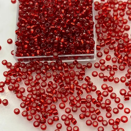 2mm glasfröpärlor röd