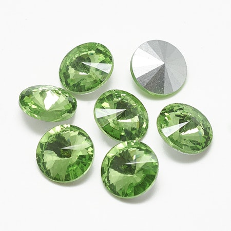 Rhinestone Peridot point back 6mm
