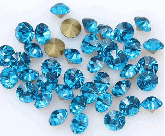 Rhinestones Aquamarine point back 10mm 1st