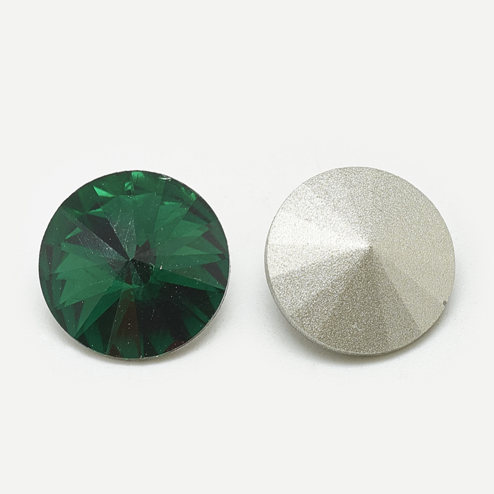 Rhinestone med emerald, point back 8mm