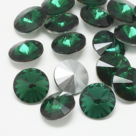 Rhinestone med emerald, point back 8mm