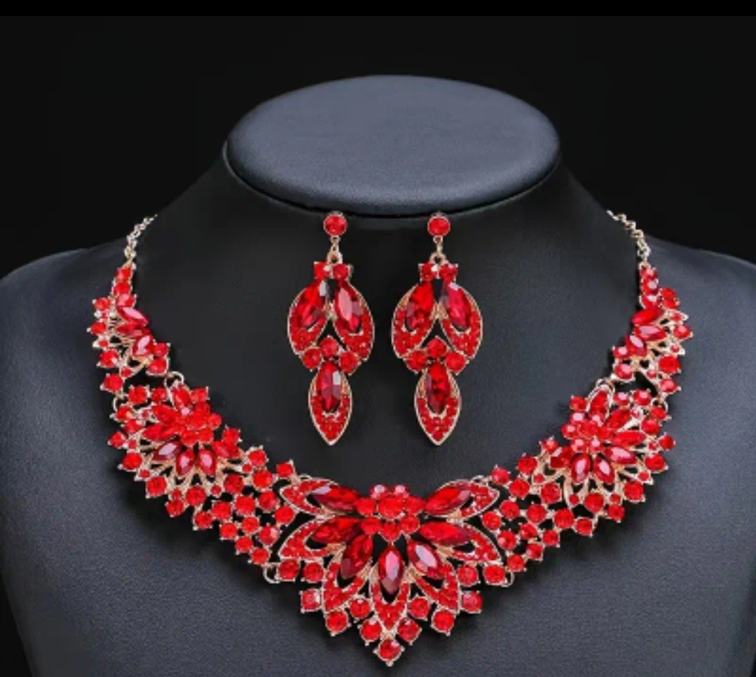 Halsband + örhänge (flera färger)