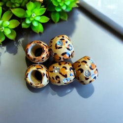 Träpärlor med Leopardprint och Bling