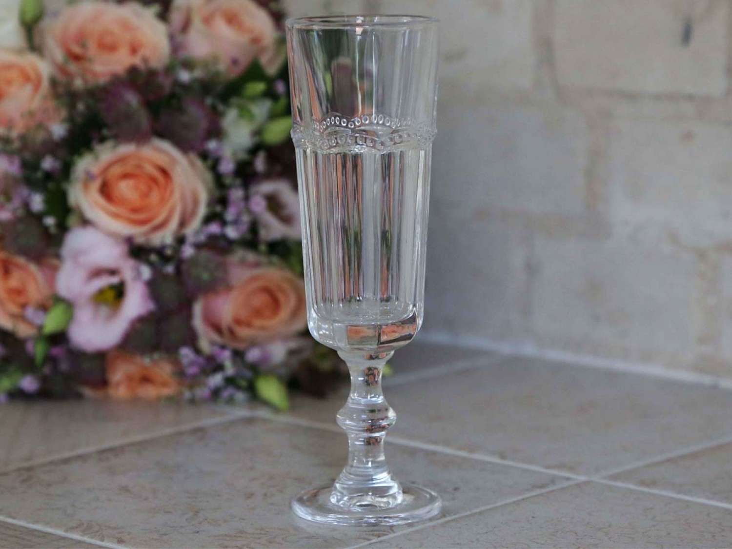Antoinette Champagneglas på fot med pärlkant