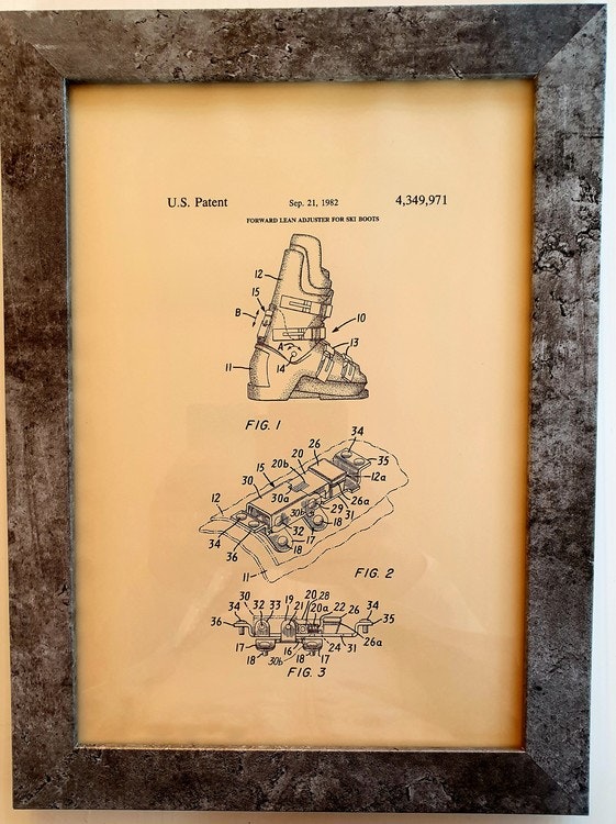Patentritningar av skidor, pjäxor, stav och skidglasögon