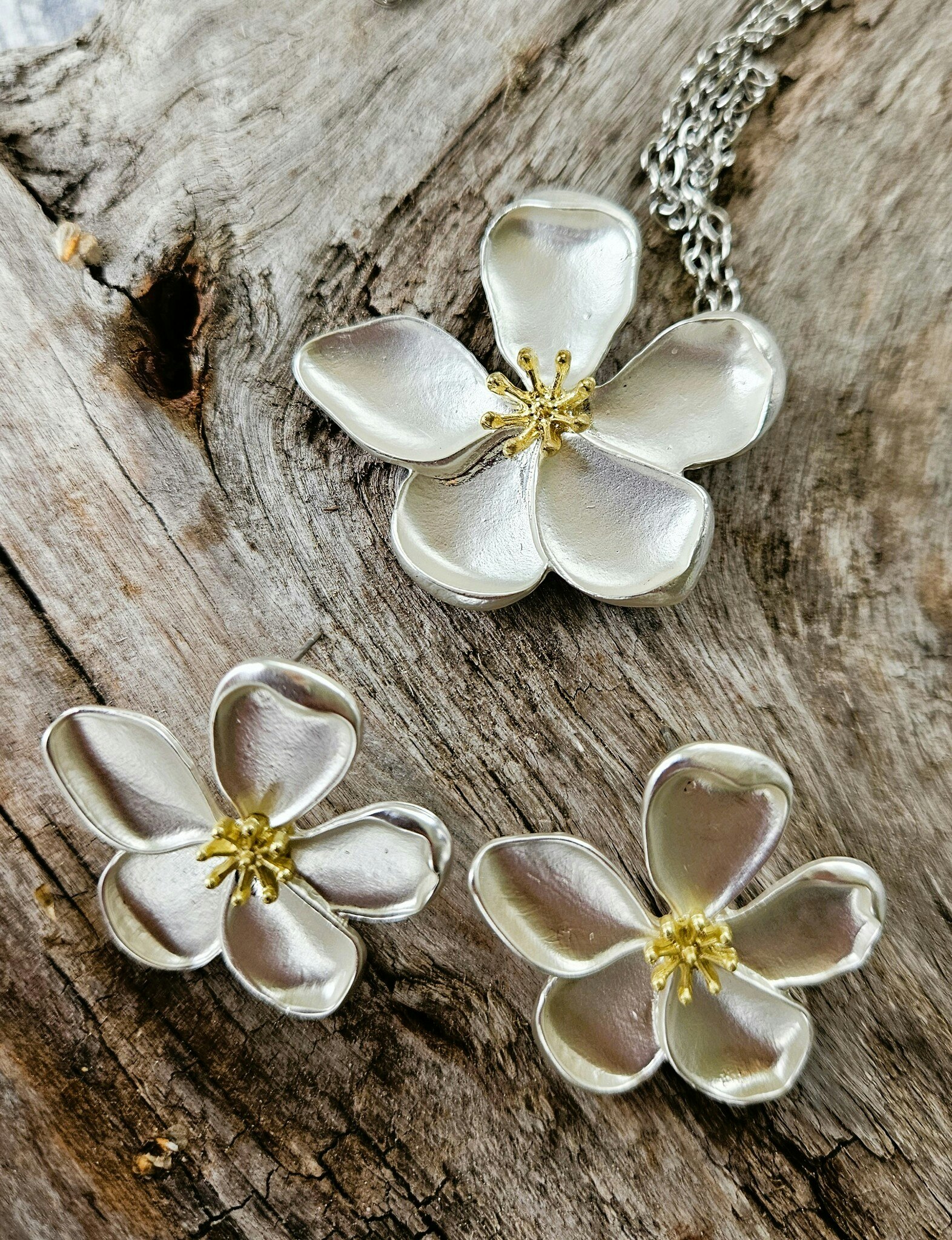 Hjortronblomma - berlock med kedja