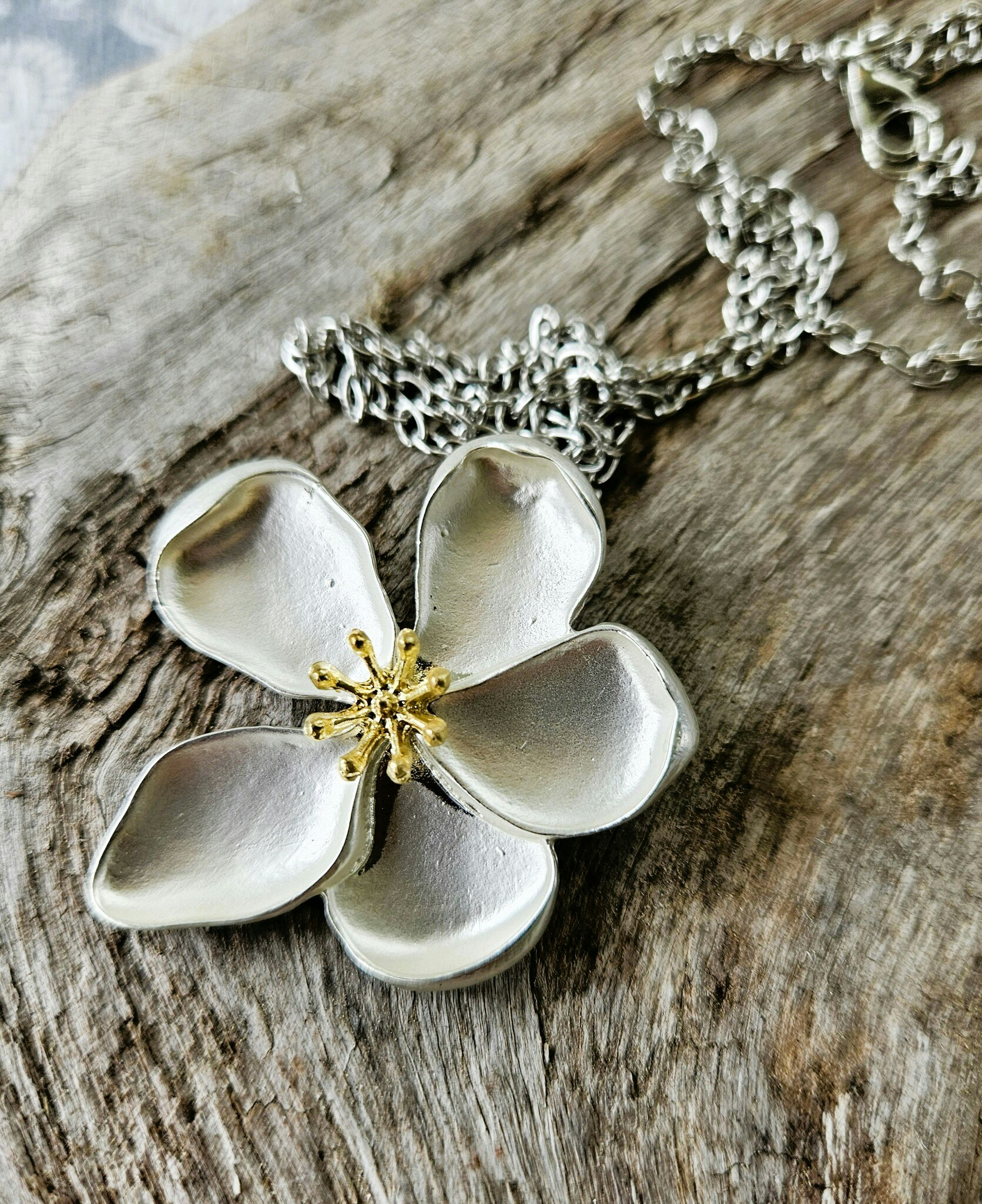 Hjortronblomma - berlock med kedja