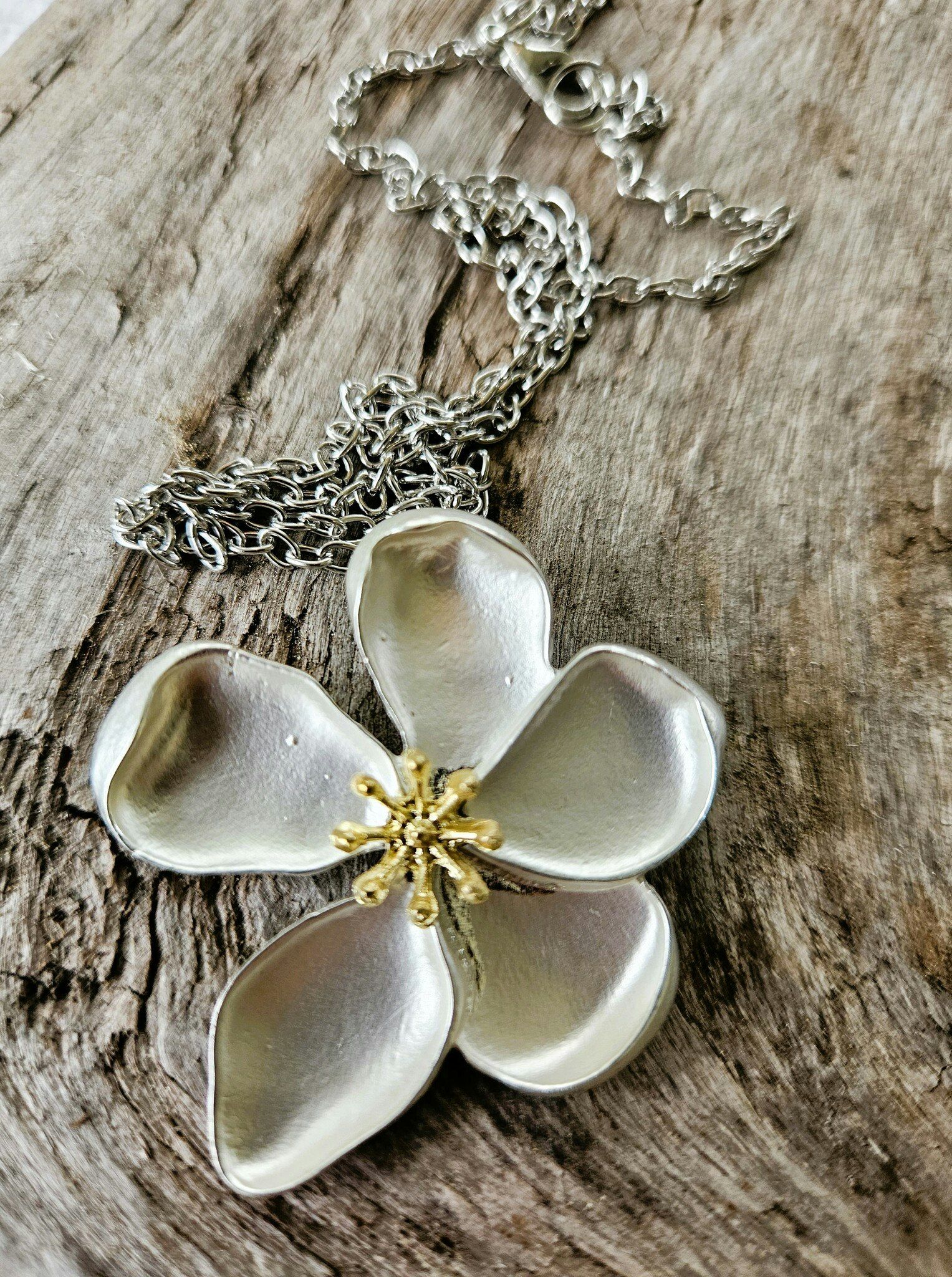 Hjortronblomma - berlock med kedja