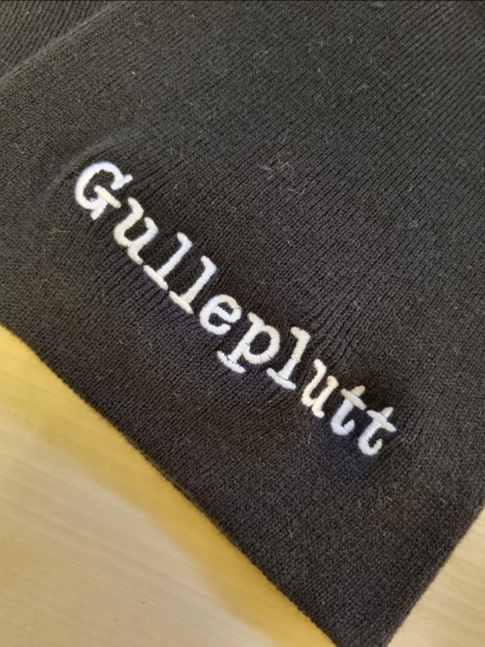 mössa, beanie, beanie svart, mössa höst svart, gulleplutt