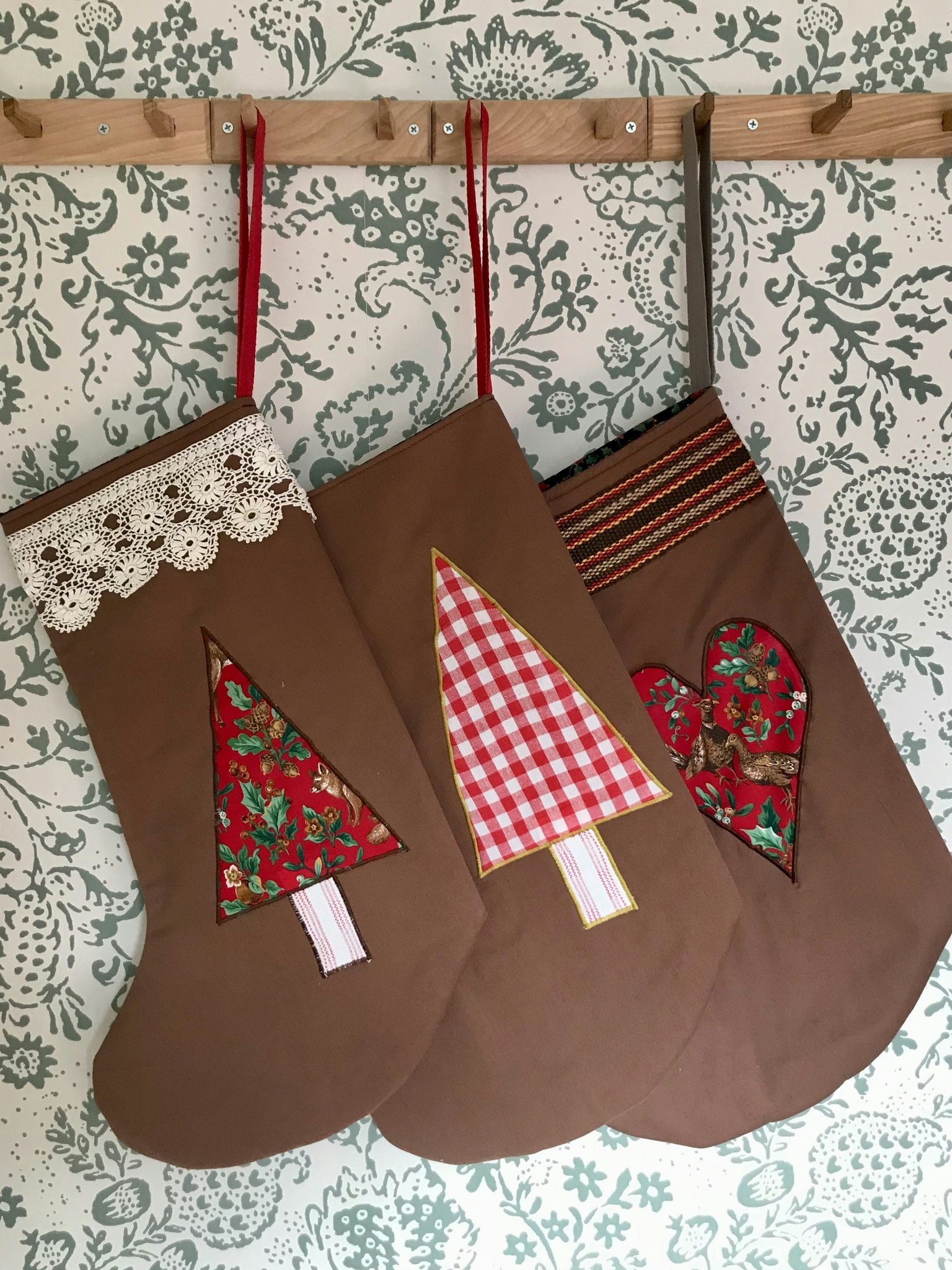 Stor Julstrumpa, Gran med tweed