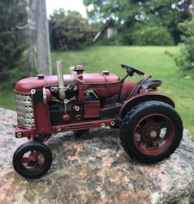 Vintage Röd Traktor i plåt