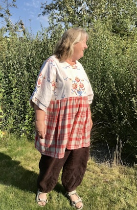 Återbruks Broderad tunika Molly i linne XXL