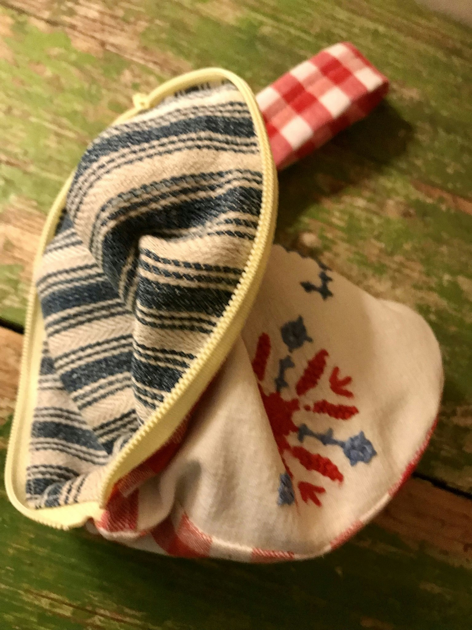 Broderat väska Röd, Vit; Blå