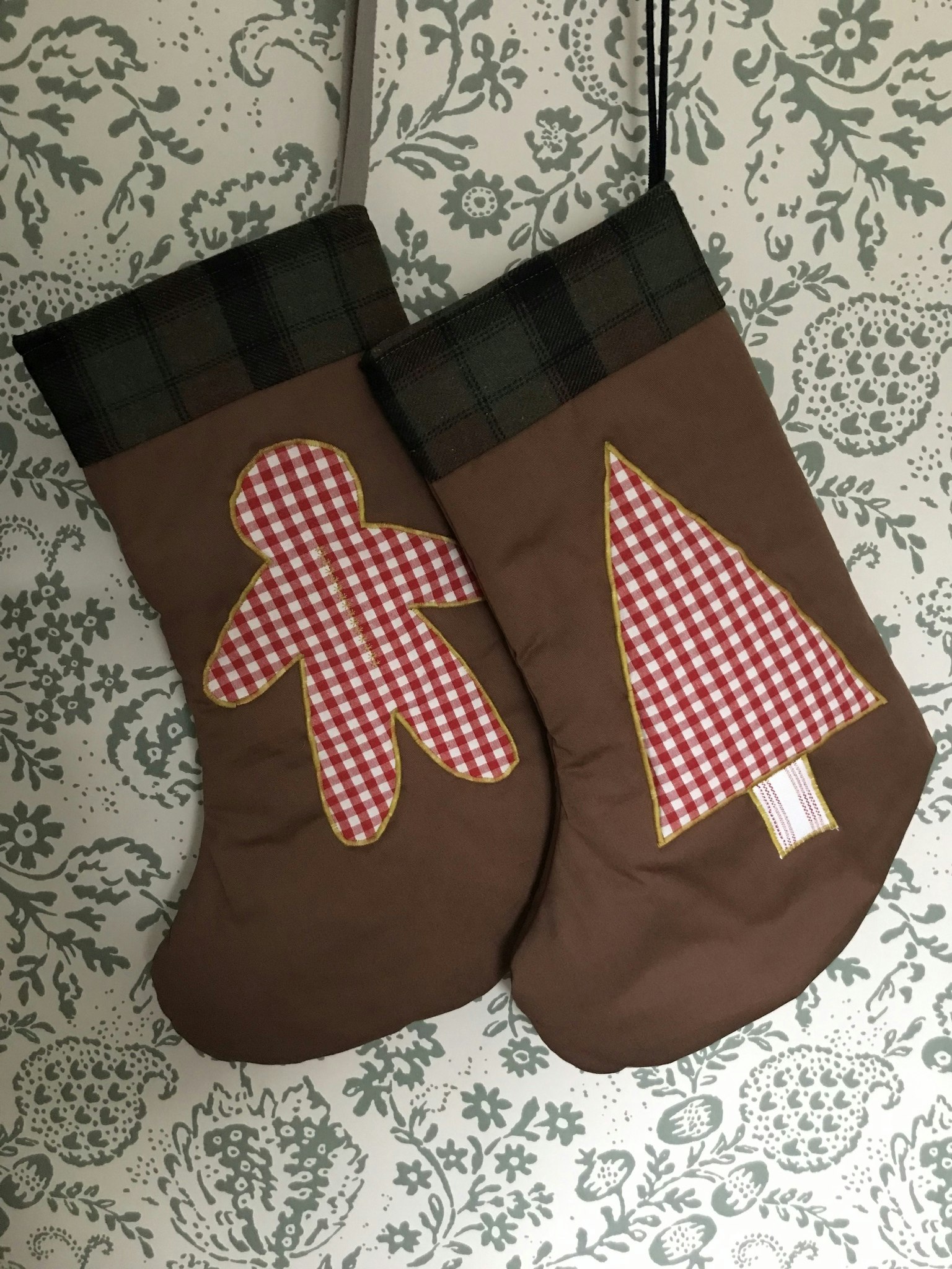 Stor Julstrumpa, Gran med tweed