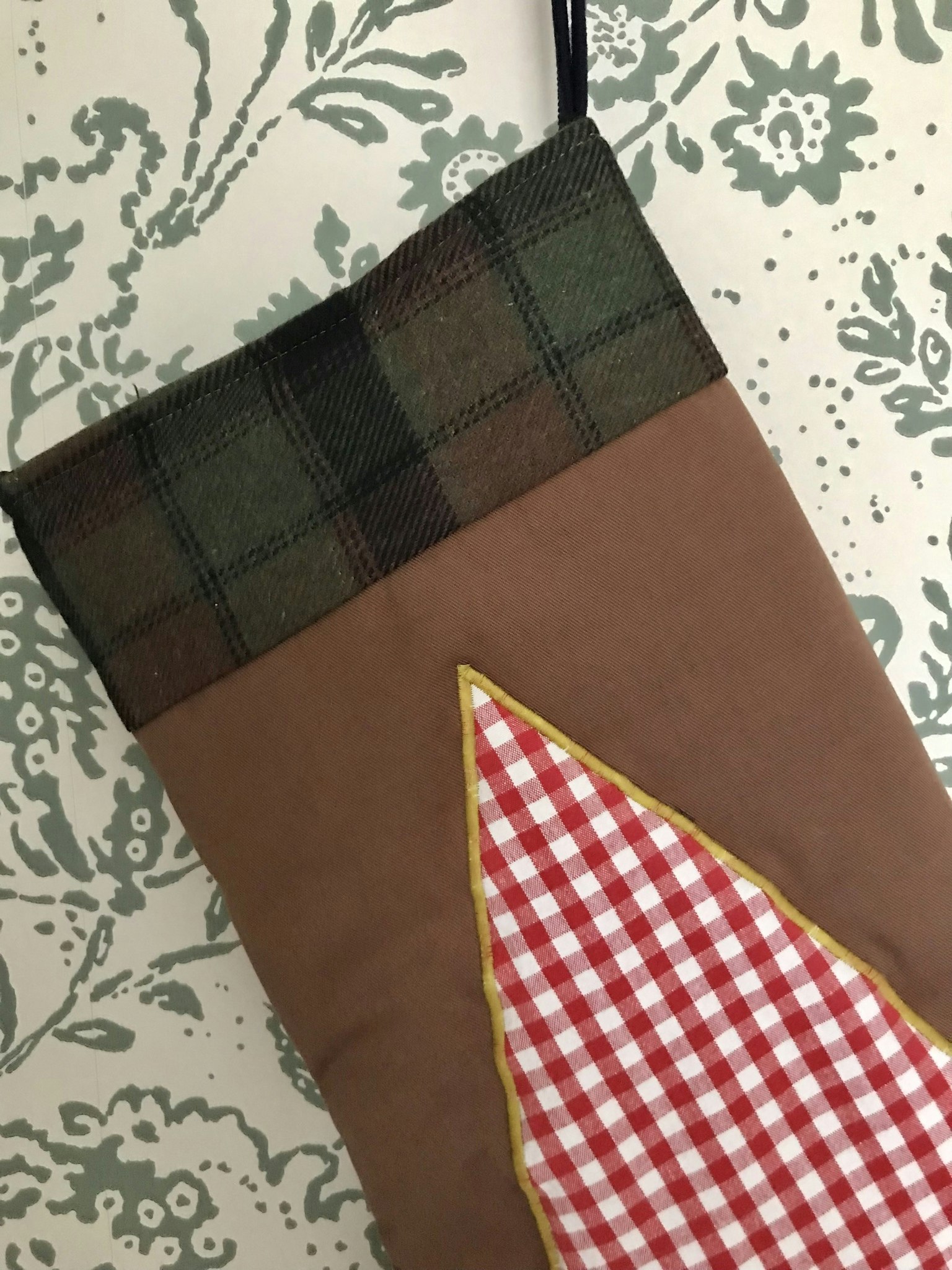 Stor Julstrumpa, Gran med tweed