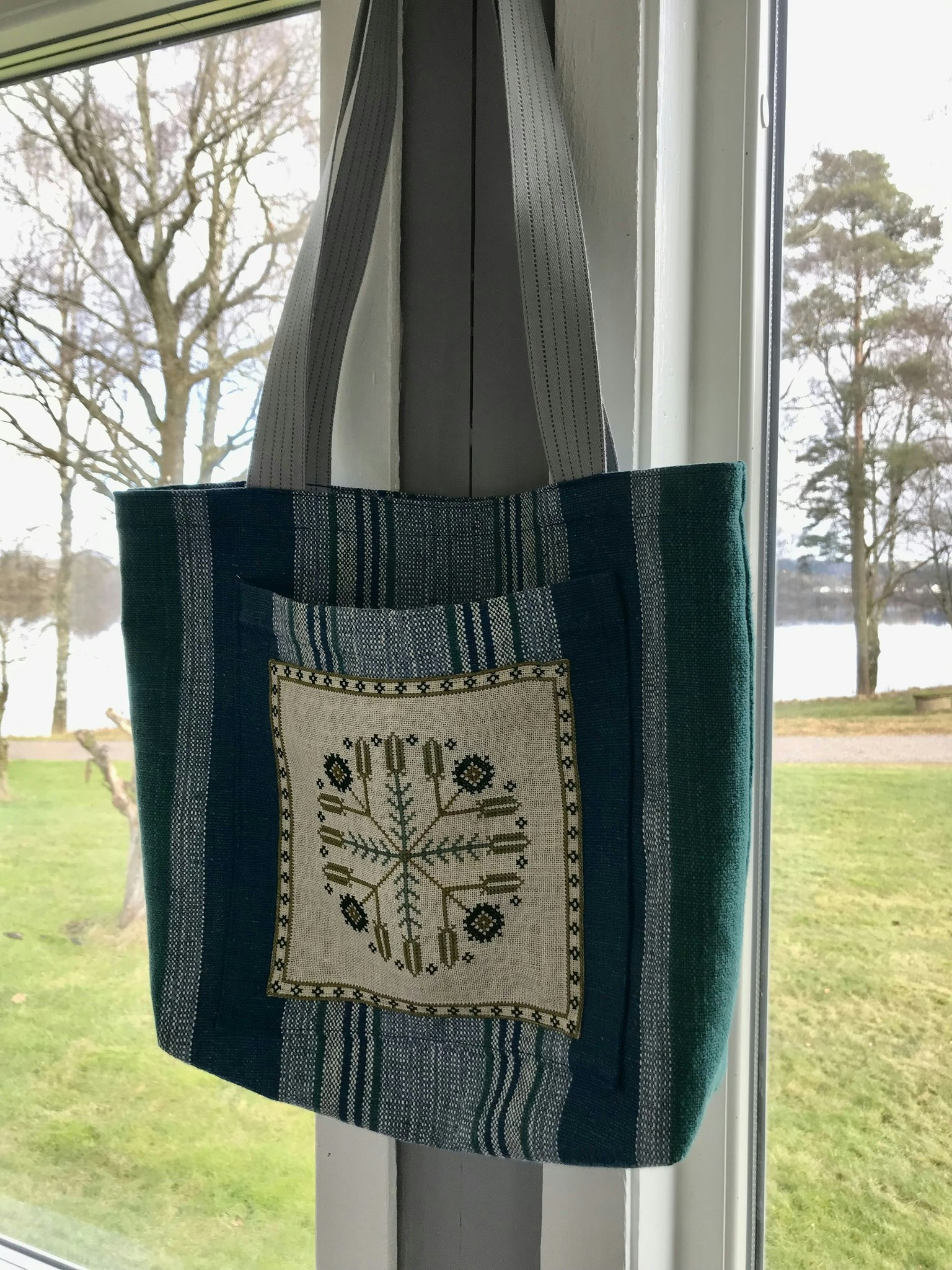 Handvävd linne väska / Handwoven linen tote bag.