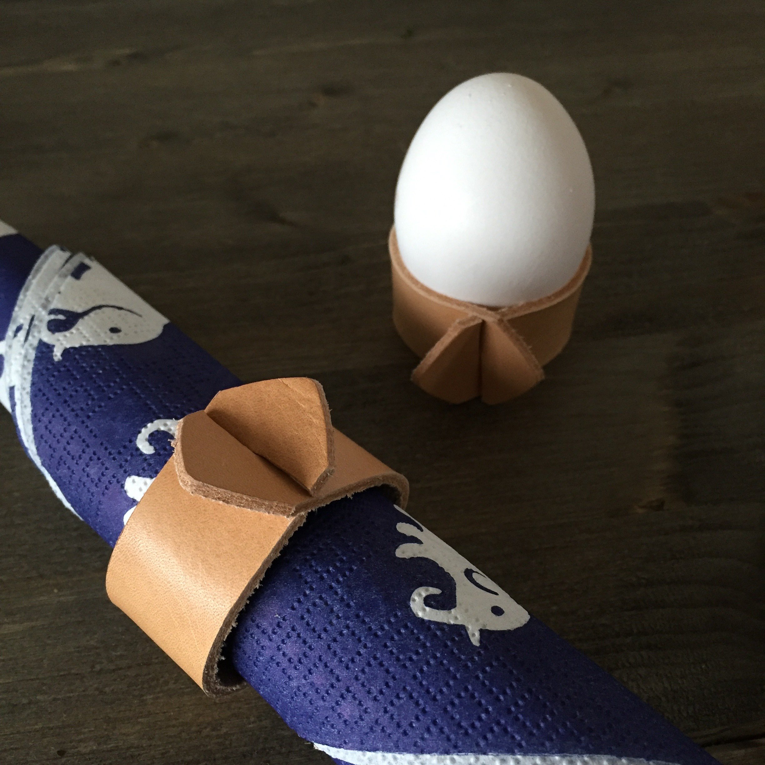 Egg Cup / Napkin Holder - Äggkopp / Servettring i läder