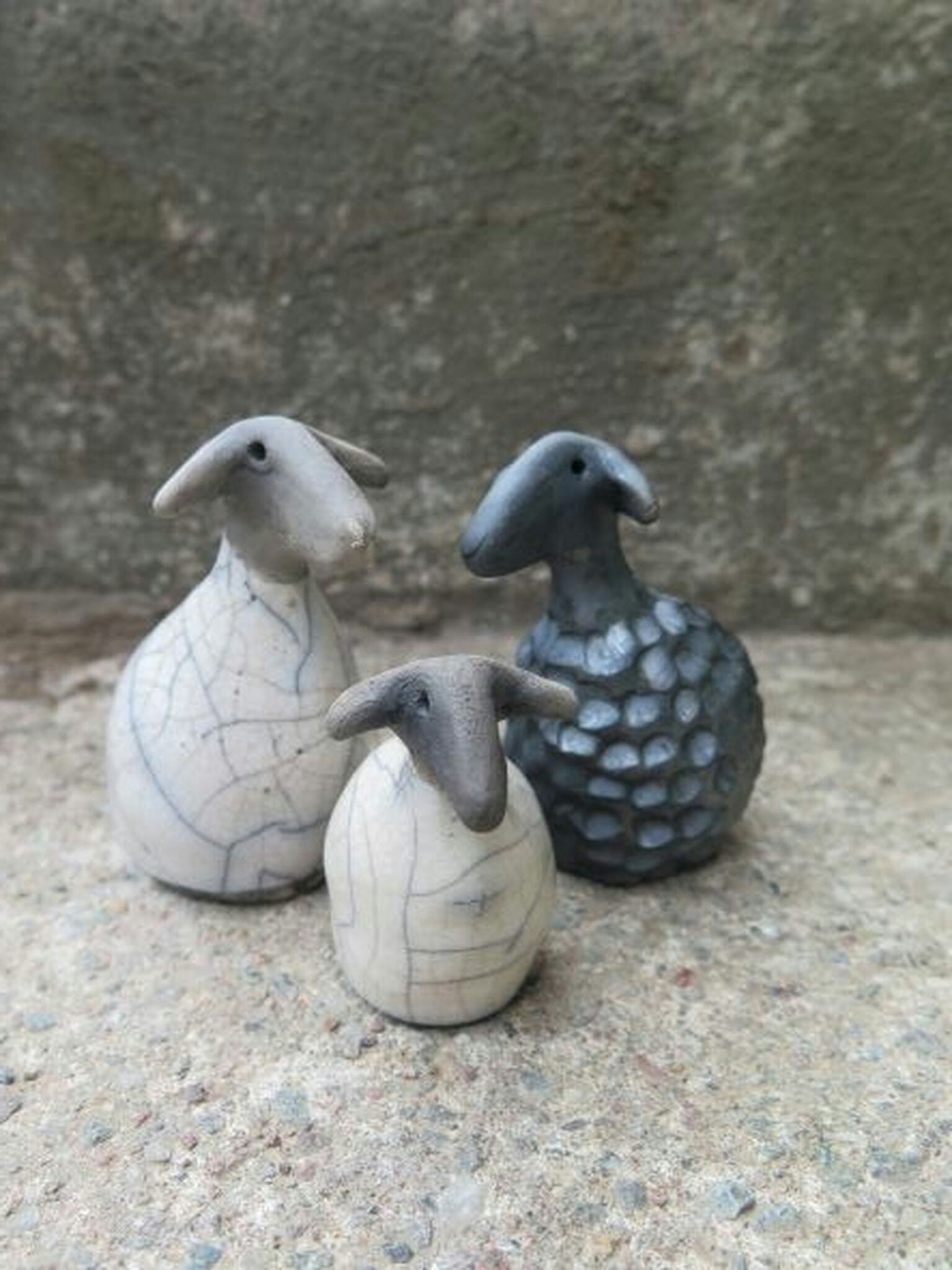 Keramikfår, raku, rakufår, handknådade, fårfamilj, keramik, hantverk, design