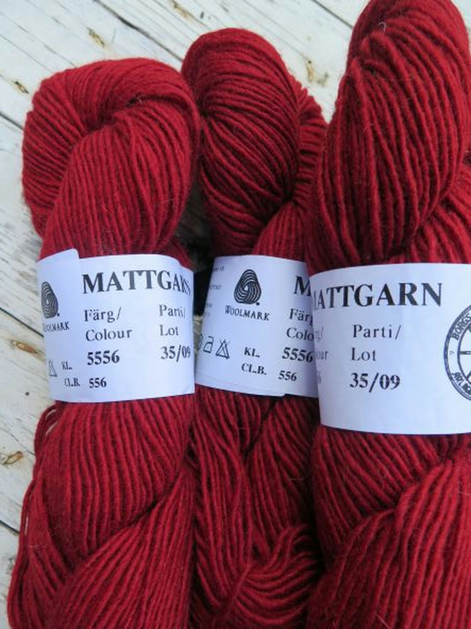 Mattullgarn mörkröd