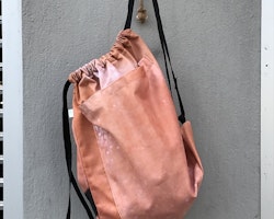 Ryggsäck av reklamvepa - konjaksbrun med stor ficka