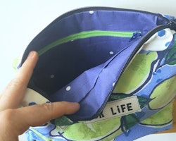 Necessär/Toilet bag - "Batikhäxa for life" Blå
