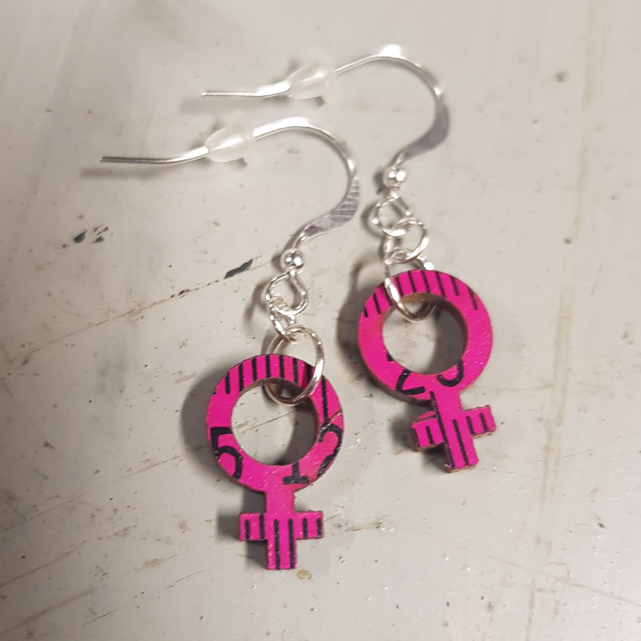 Earrings feminist small Pink