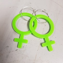 Limegröna örhängen - Feminist Big hoops upcycled plexi