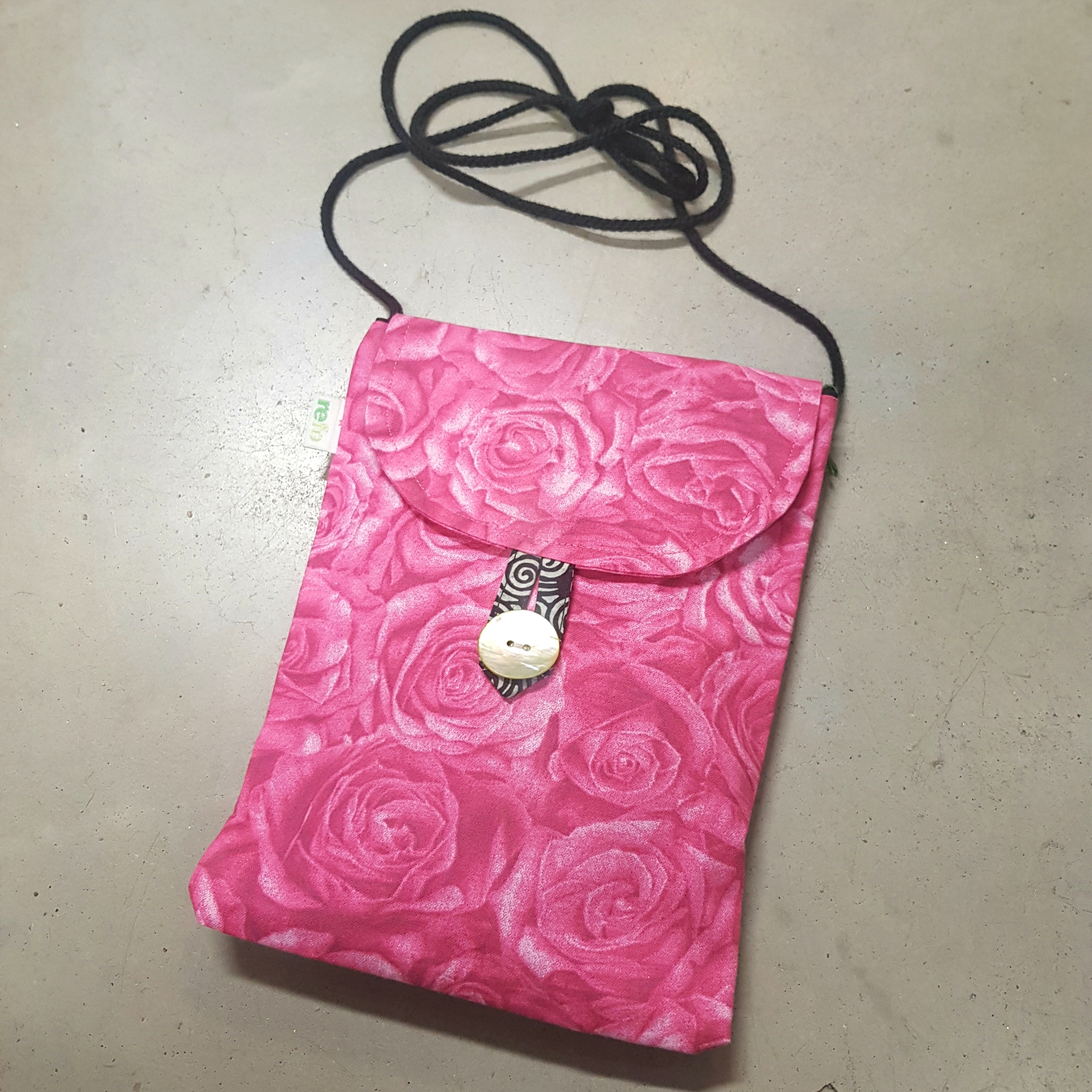 Karamell - liten väska av återvunnet tyg - rosa rosendröm