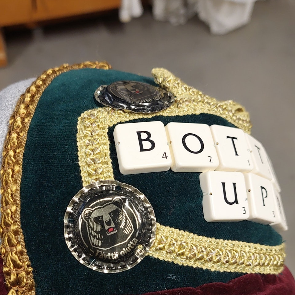 HATS OFF - BOTTEN UPP