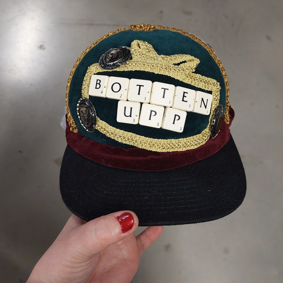 HATS OFF - BOTTEN UPP