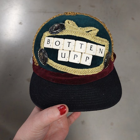 HATS OFF - BOTTEN UPP