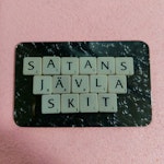 Kylskåpsmagnet - "Satans jävla skit"