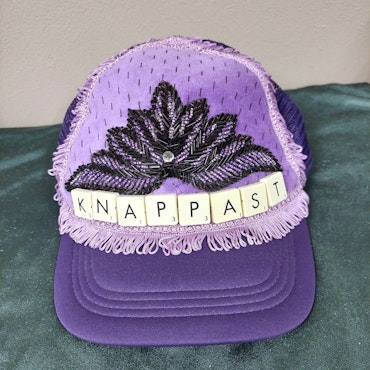 HATS OFF - KNAPPAST
