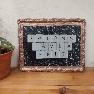 TAVLA med print - Satans jävla skit (brons)