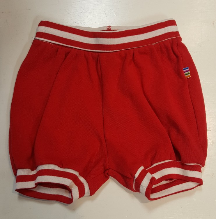 Röda shorts ``Rio´´ från Joha.