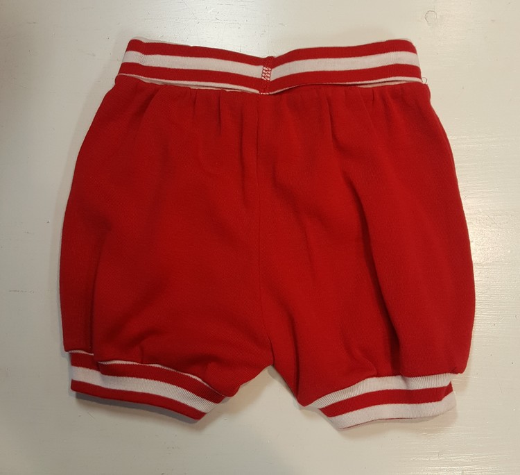 Röda shorts ``Rio´´ från Joha.