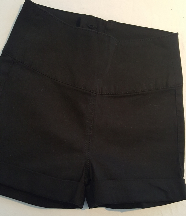 Svarta korta shorts Emma-769 från D-XEL-