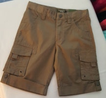 Kaki shorts från Fransa.