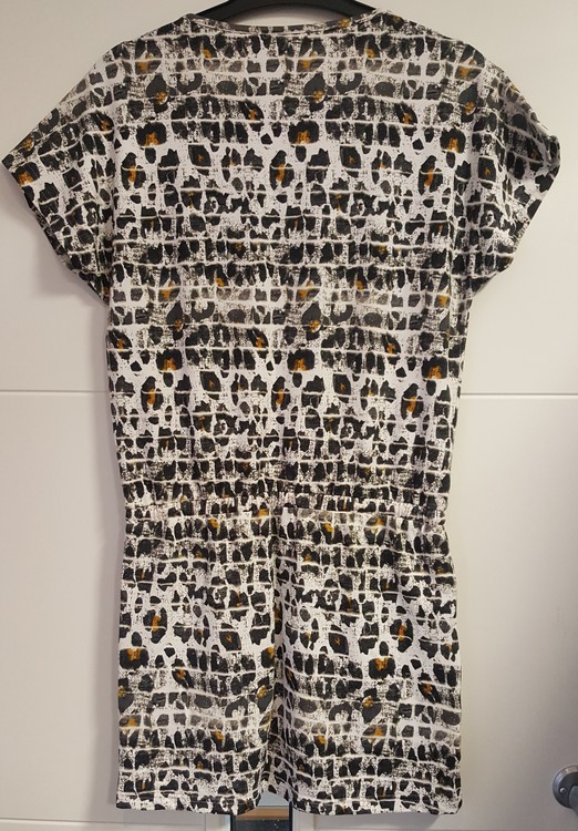 Leopard mönstrad klänning  Obia från Next Level.