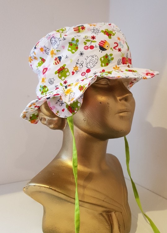 Blommig solhatt UV 30 från Maximo-