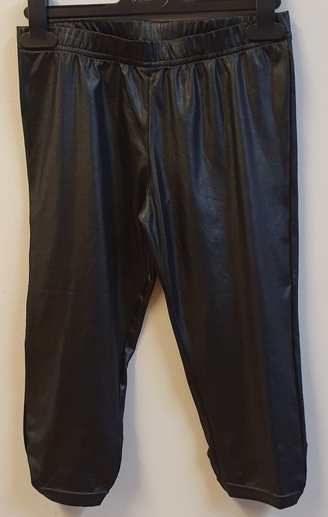 Svarta glansiga capri-leggings Viby-66 från D-XEL-