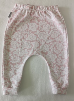 Baggybyxa rosa blommig