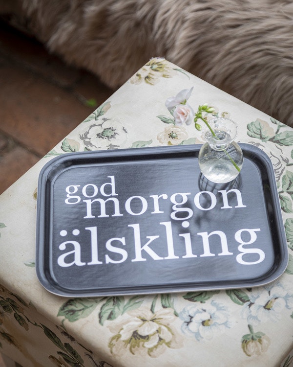 Bricka 27 x 20 God morgon svart - I LOVE DESIGN