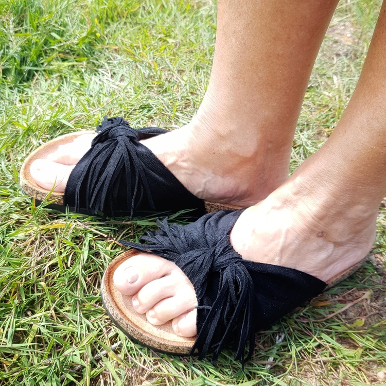 Sandal svart med fransar