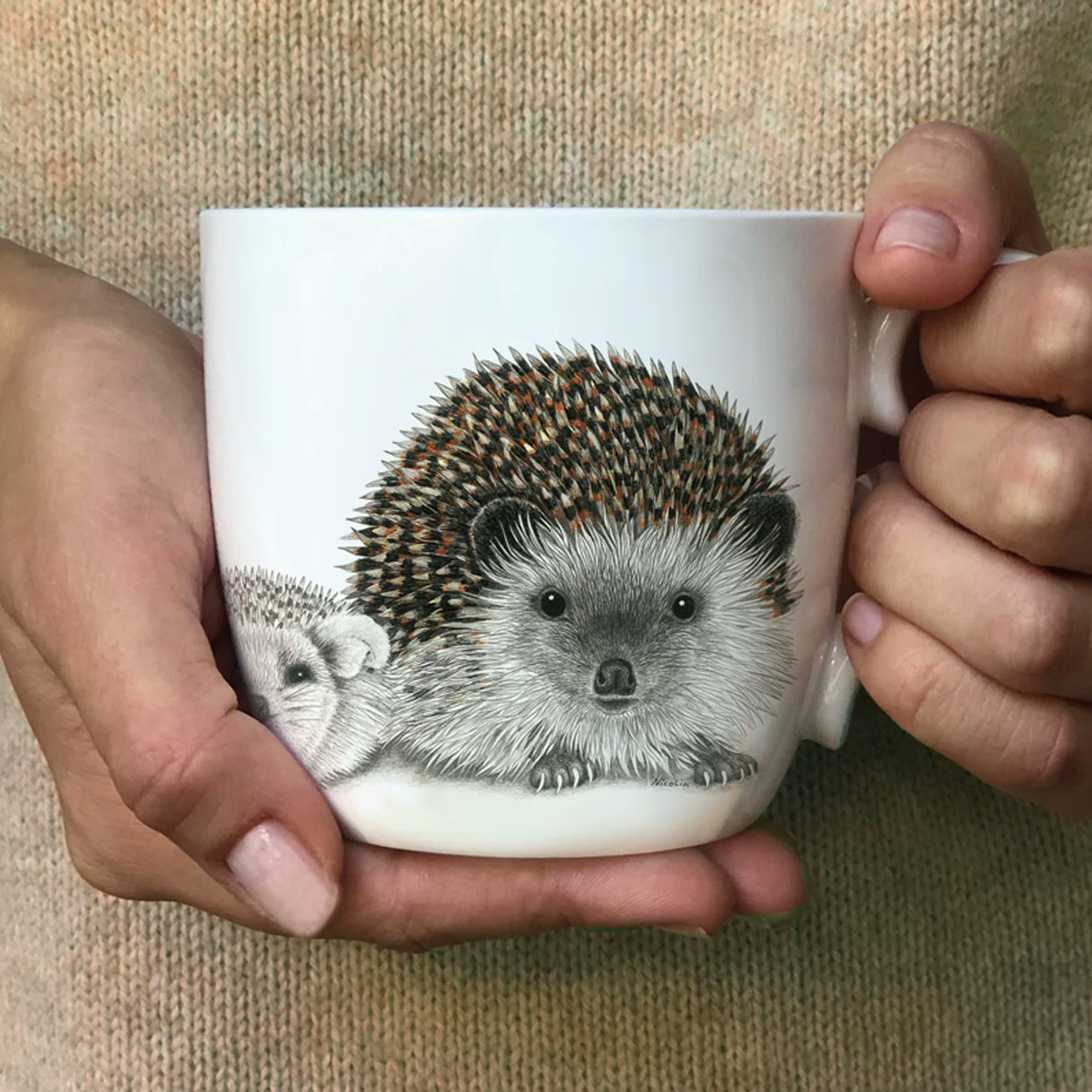 Mugg Igelkott- CHARLOTTE NICOLIN