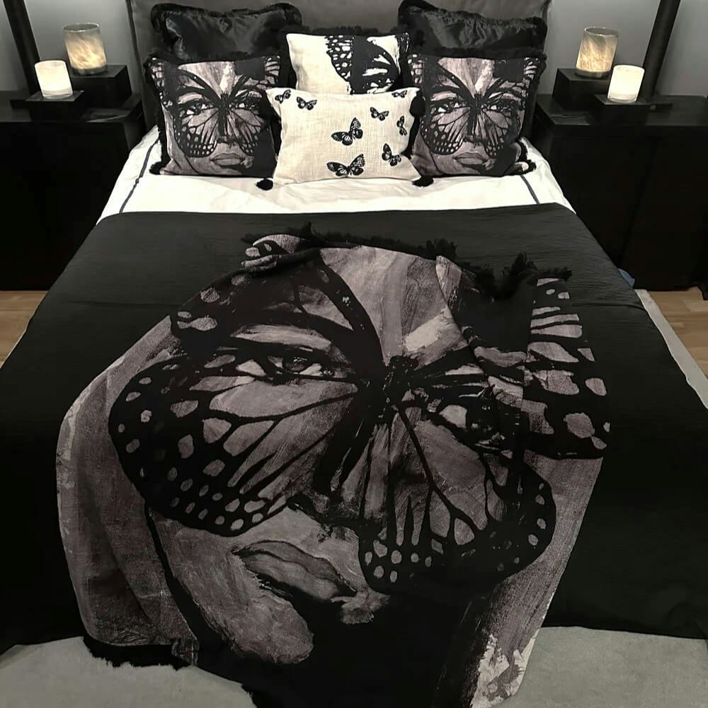 Kuddfodral 50 x 50 Golden Butterfly BW butterflies- CAROLINA GYNNING